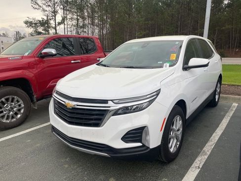 Used 2024 Chevrolet Equinox LT image 2