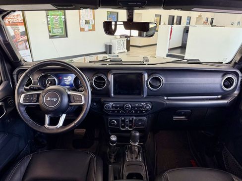 Used 2018 Jeep Wrangler Unlimited Sahara AWD/4WD image 10