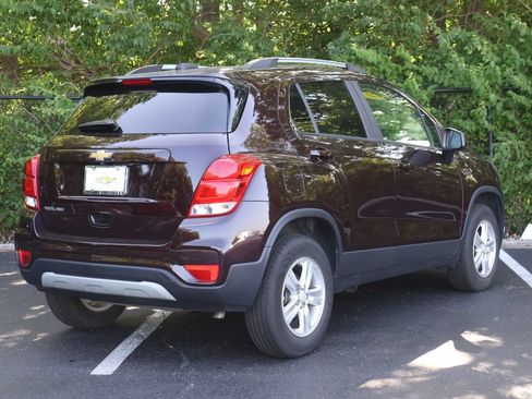 Certified 2022 Chevrolet Trax LT w/ LT Convenience Package AWD/4WD image 9
