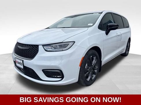 New 2026 Chrysler Pacifica Select image 5