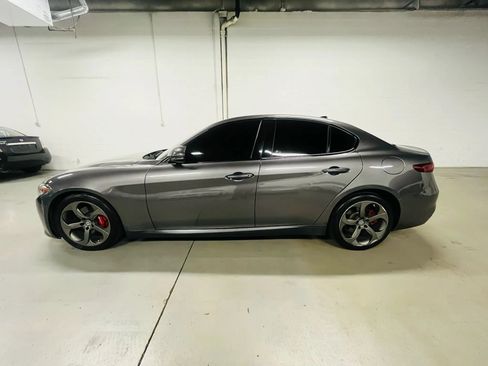 Used 2019 Alfa Romeo Giulia w/ Quick Order Package 22K Sport RWD image 5
