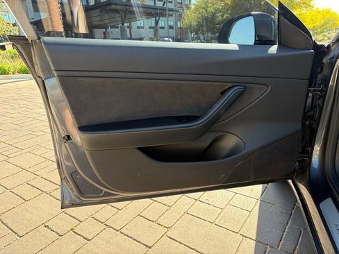 Used 2018 Tesla Model 3 Long Range image 7