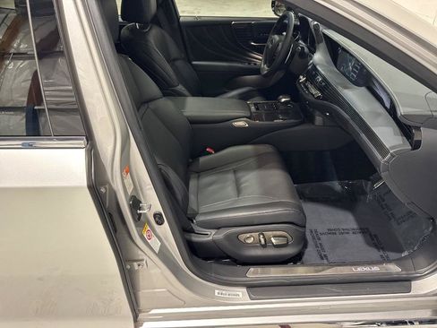 Used 2018 Lexus LS 500 w/ Accessory Package (Z1) RWD image 63