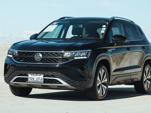 Used 2022 Volkswagen Taos SE image 4