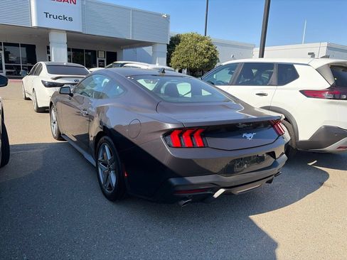 Used 2024 Ford Mustang Coupe RWD image 4