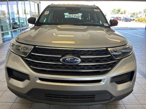 Used 2023 Ford Explorer XLT AWD/4WD image 6