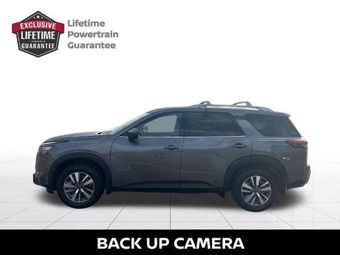 Certified 2025 Nissan Pathfinder SL FWD image 2