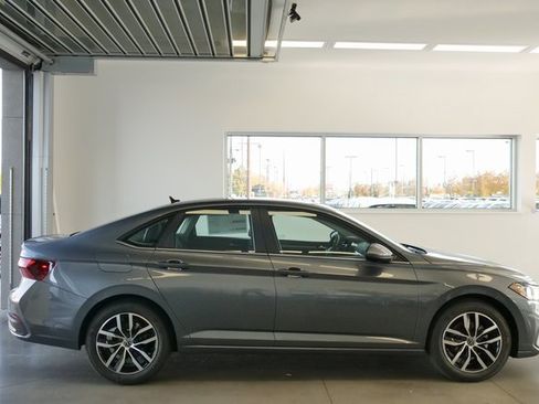 New 2026 Volkswagen Jetta SE image 7