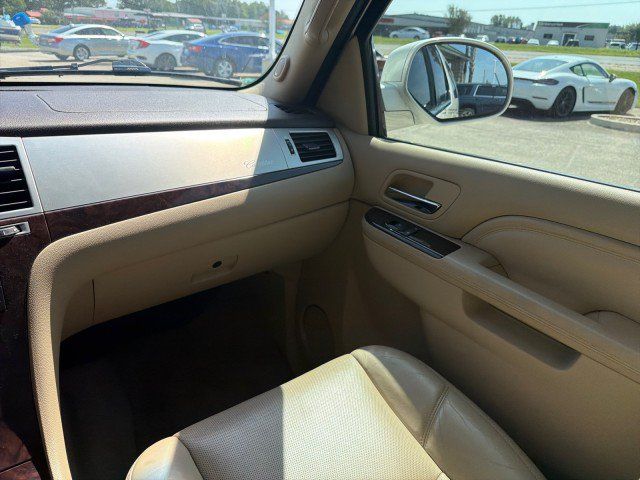 Used 2013 Cadillac Escalade ESV Luxury RWD image 19
