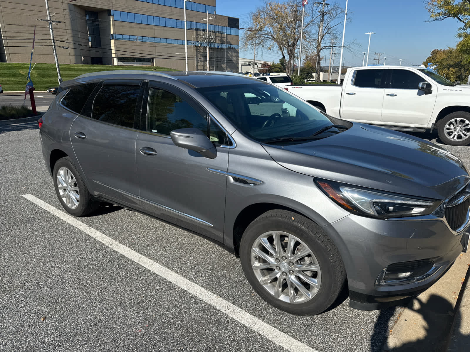 Used 2021 Buick Enclave Premium w/ Surround and Sites Package AWD/4WD image 2