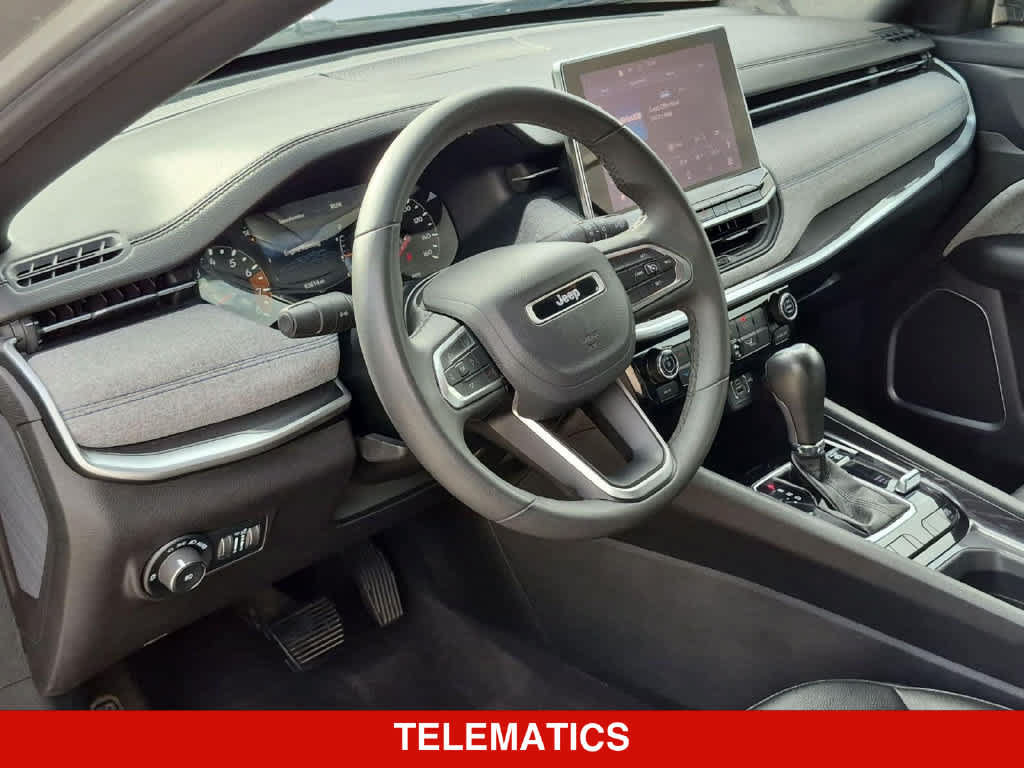 Used 2024 Jeep Compass Latitude AWD/4WD image 2