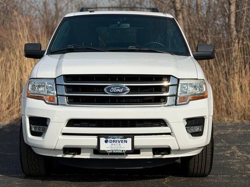Used 2017 Ford Expedition XLT image 2