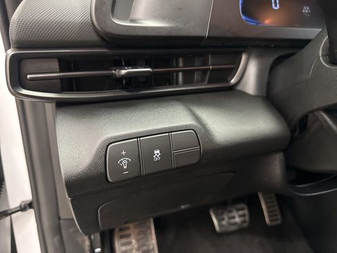 Used 2025 Hyundai Elantra Sport image 14