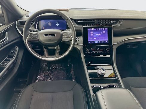 Certified 2025 Jeep Grand Cherokee Laredo w/ Luxury Tech Group I image 33