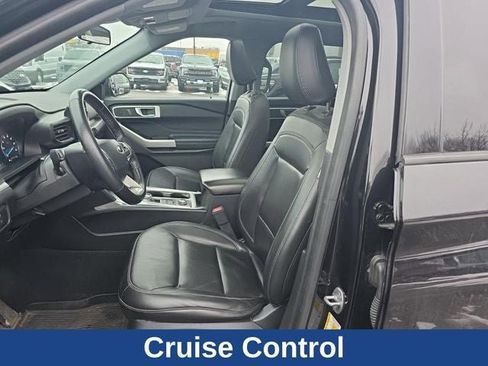 Used 2022 Ford Explorer XLT w/ Equipment Group 202A image 10