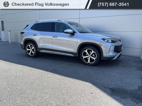 New 2025 Volkswagen Tiguan SE image 22