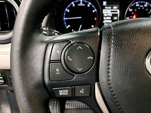 Used 2017 Toyota RAV4 XLE AWD/4WD image 23
