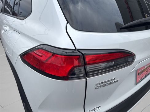 Used 2023 Toyota Corolla Cross XLE image 31