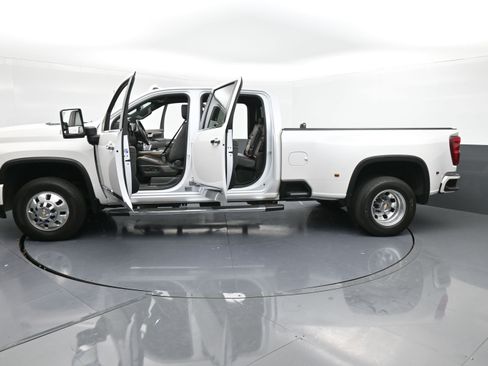 Used 2024 Chevrolet Silverado 3500 High Country w/ High Country Premium Package image 40