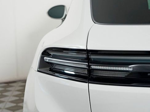 New 2026 Porsche Macan 4 Electric image 12