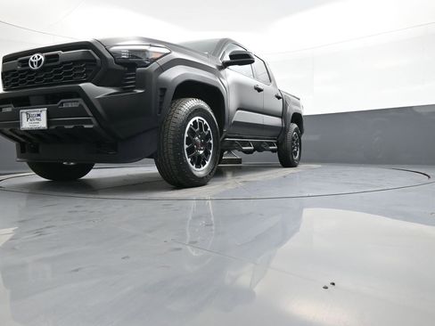 Certified 2025 Toyota Tacoma TRD Off-Road image 26