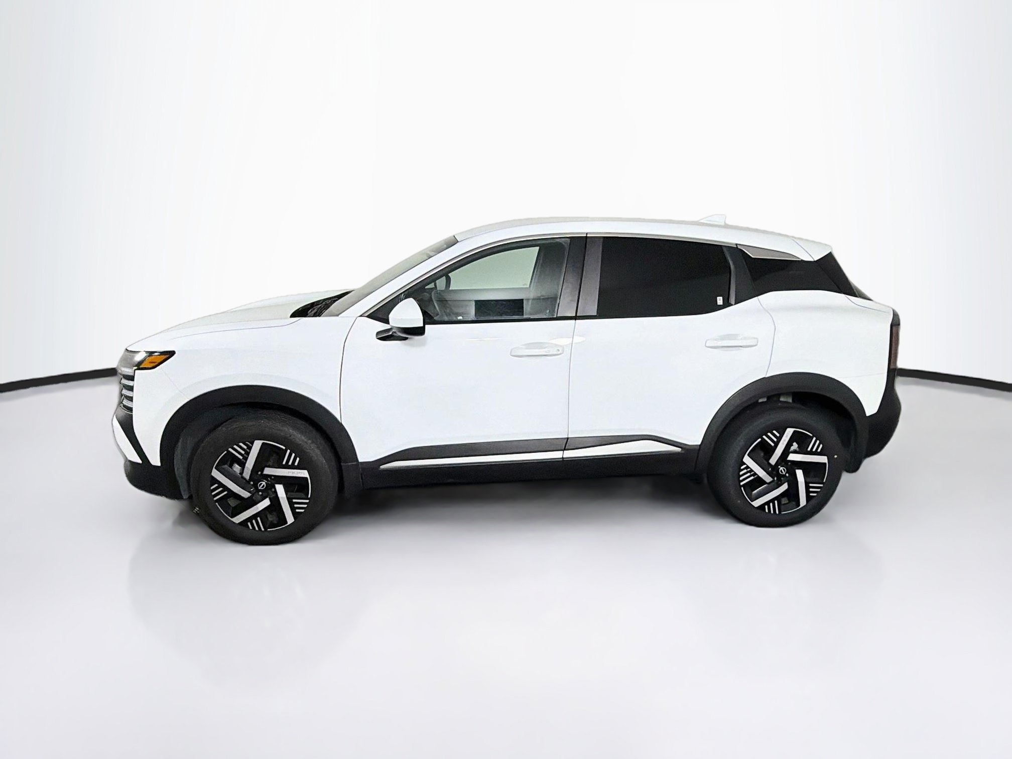 Used 2025 Nissan Kicks SV w/ Charging Package FWD image 4
