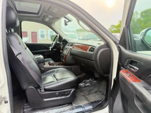 Used 2014 Chevrolet Suburban LTZ AWD/4WD image 15