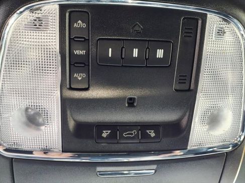 Used 2019 Dodge Durango R/T w/ Technology Group AWD/4WD image 31