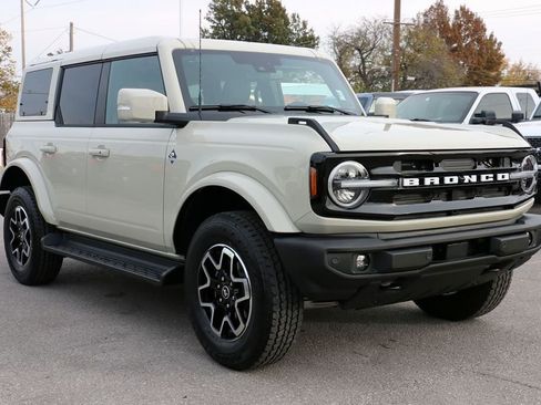 New 2026 Ford Bronco Outer Banks AWD/4WD image 4