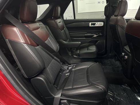 Used 2022 Ford Explorer Platinum w/ Equipment Group 601A AWD/4WD image 21