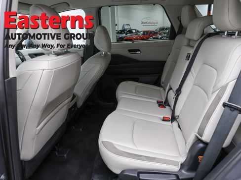 Used 2022 Nissan Pathfinder SL AWD/4WD image 21
