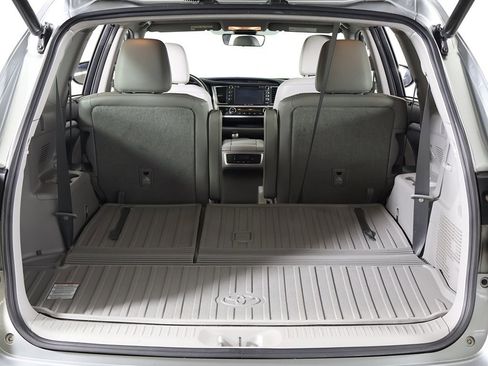 Used 2017 Toyota Highlander XLE image 21