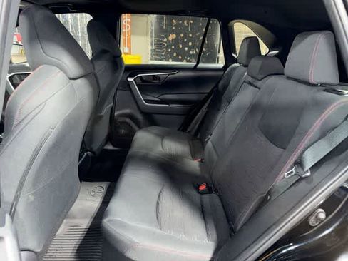 Used 2021 Toyota RAV4 SE w/ Weather & Moonroof Package AWD/4WD image 17