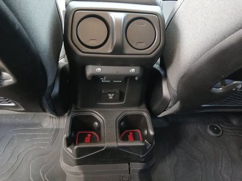 Used 2025 Jeep Gladiator Rubicon AWD/4WD image 14