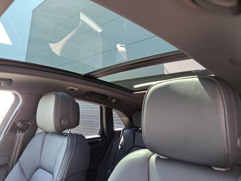 Used 2025 Porsche Macan image 36