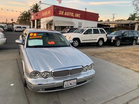 Used 2006 Jaguar XJ8 RWD image 2