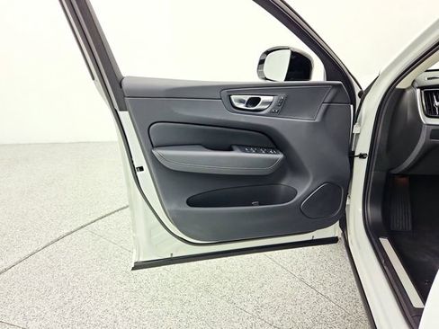 Certified 2025 Volvo XC60 B5 Plus image 27