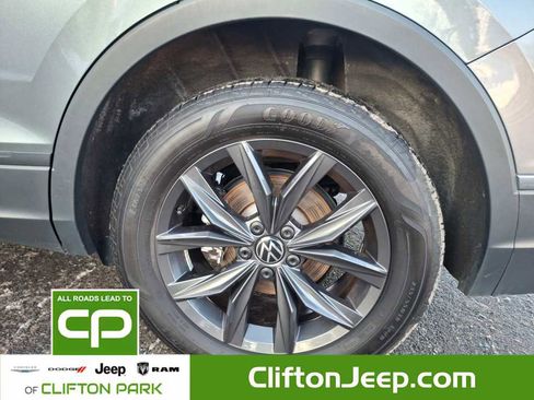 Used 2024 Volkswagen Tiguan SE image 11