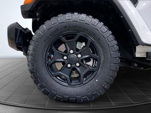 Used 2021 Jeep Gladiator Willys image 9