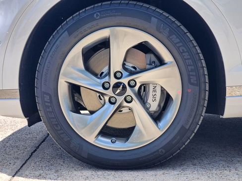 New 2026 Genesis GV70 2.5T Advanced w/ G1 Accessory Package AWD/4WD image 9
