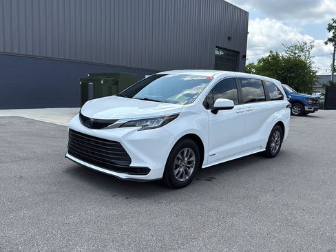 Used 2021 Toyota Sienna LE FWD image 7