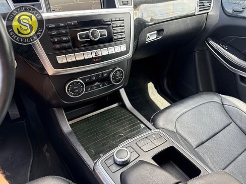 Used 2015 Mercedes-Benz GL 550 4MATIC image 23