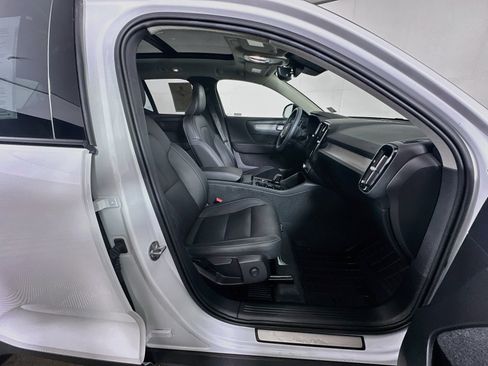 Used 2024 Volvo XC40 B5 Core w/ Protection Package AWD/4WD image 32