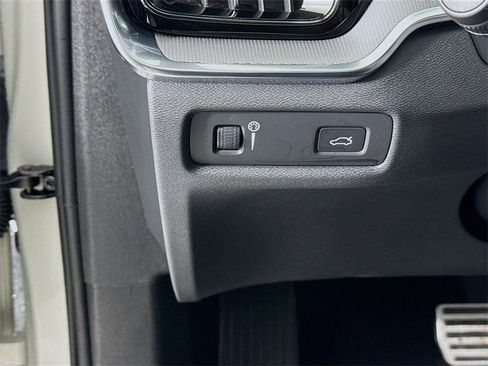 Used 2019 Volvo S60 T6 R-Design image 11