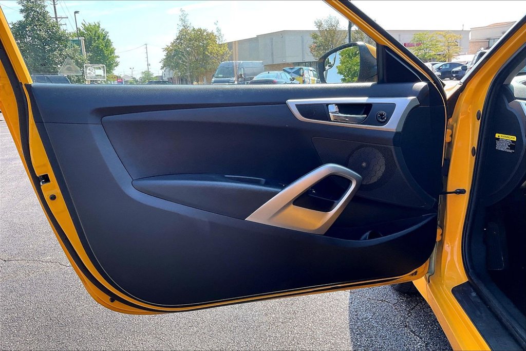 Used 2017 Hyundai Veloster FWD image 27