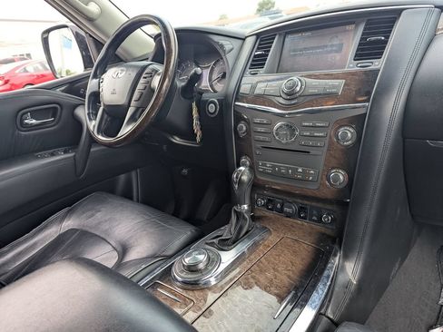 Used 2014 INFINITI QX80 4WD w/ Deluxe Touring Package image 35