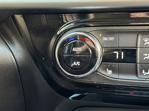 Used 2025 Chevrolet Trax LT w/ LT Convenience Package image 28