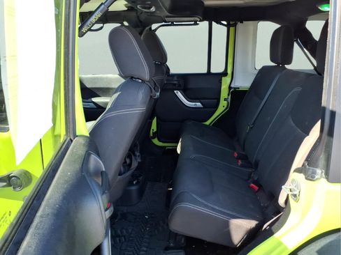 Used 2016 Jeep Wrangler Unlimited Rubicon w/ Connectivity Group image 17