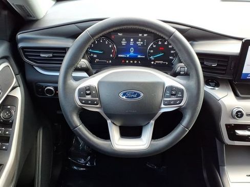 Used 2024 Ford Explorer XLT w/ Class IV Trailer Tow Package AWD/4WD image 14