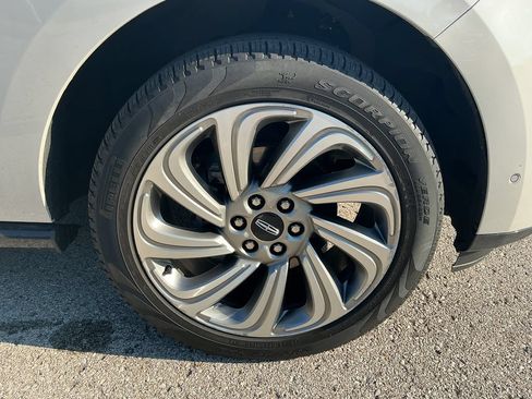Used 2023 Lincoln Navigator L Reserve AWD/4WD image 8